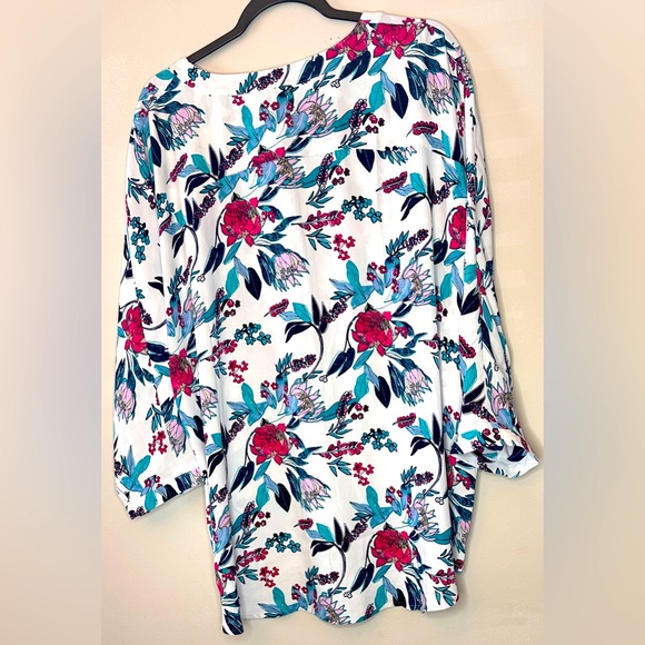 Chicos New Floral Blouse, Size 3-Large - Picture 6 of 7